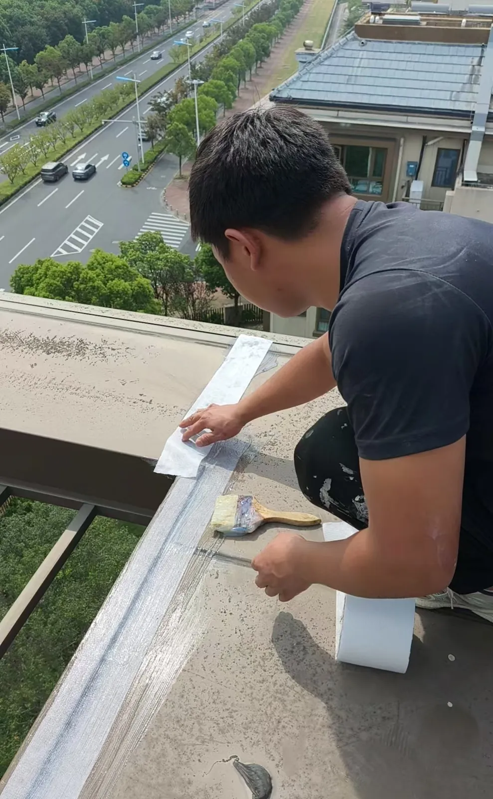 屋面防水施工：阴阳角附加层铺贴