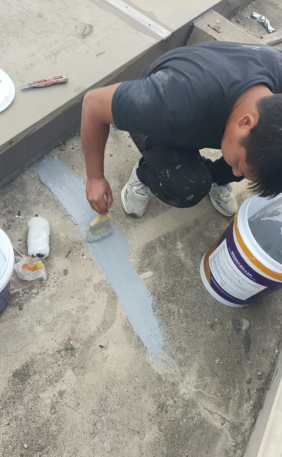 屋面防水施工：伸出管道根部密封